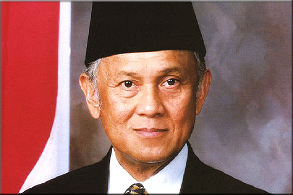 Biografi BJ Habibie Lengkap