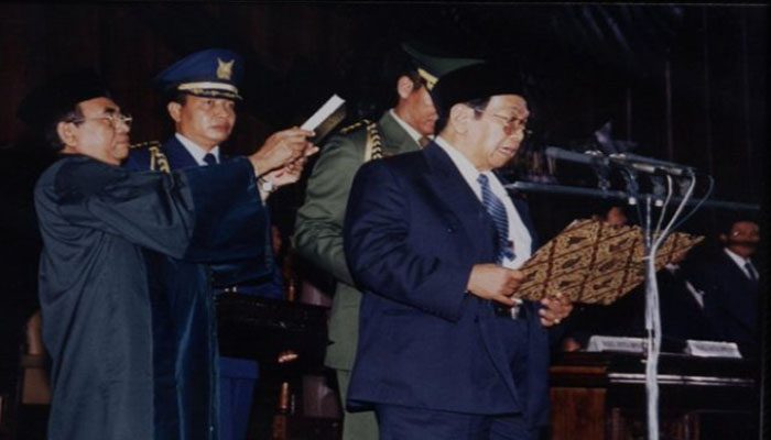 Abdurrahman-Wahid Di Lantik Jadi Presiden