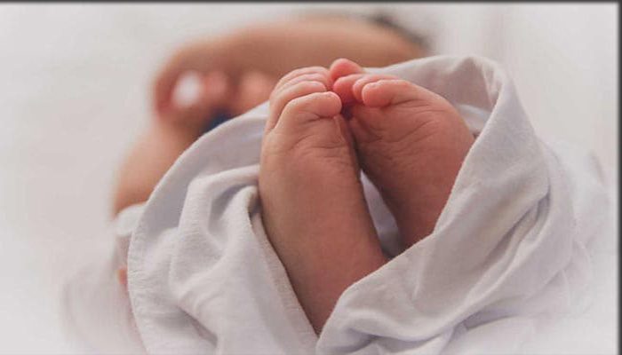 bayi perempuan