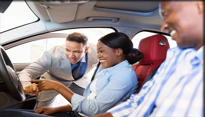 Cek Kondisi Dalam Mobil Bekas