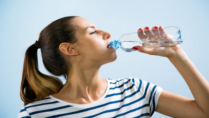 manfaat air putih saat buka puasa