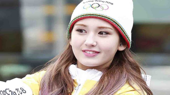 Tentang Model Mos Somi